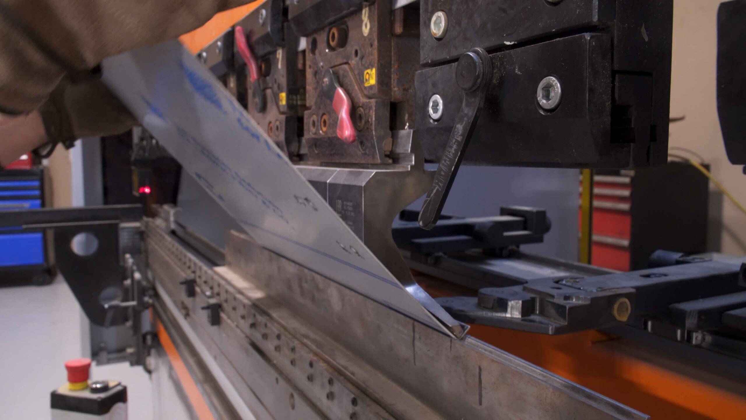 Press brake machine (1)